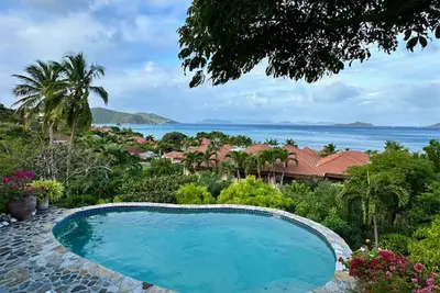 Image de Villa de luxe de 4 chambres située à 100 mètres au-dessus de la mer des Caraïbes