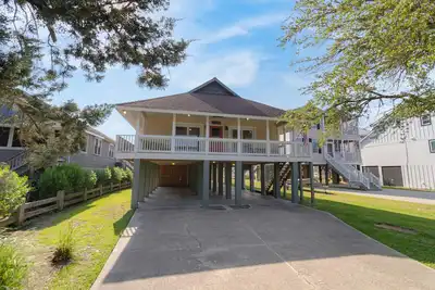 Maison de 4 chambres et 3 salles de bains sur le ruisseau avec un quai à Pawleys Island