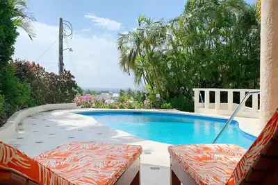 Image de Une vue imprenable sur les commerces et divertissements de la côte sud à 10 minutes à pied.