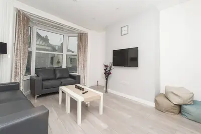 Image de Appartement moderne de 4 chambres à proximité du centre-ville et de l'hôpital