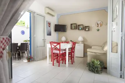 Image de Appartement agréable et confortable face à la mer et à deux pas de la plage