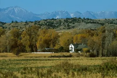 Image de Accueil historique sur 800 Acre Ranch sur les banques de la rivière Yellowstone