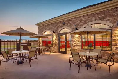 Image de Suite accessible dans un excellent emplacement! Petit déjeuner Gratuit, Wi-Fi, Parking