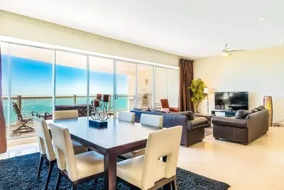 Image de Élégante unité de 2 chambres au 8e étage