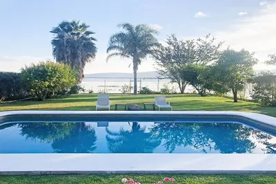 Image de Belle maison à Chapala avec un jardin incroyable avec piscine et jacuzzi
