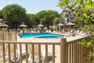 Image de Vacances Reposantes Près de l'Ocèan | Accès Piscine + Wi-Fi