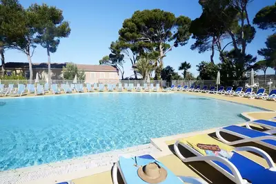 Image de Maisonnette Duplex Confort | 2 Terrasses Privées + Accès Piscine