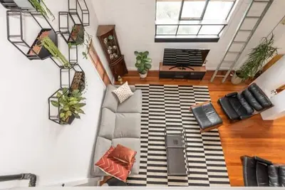 Image de EntrepĂ´t loft converti avec climatisation, salle de bain, parking, bureau et terrasse sur le toit