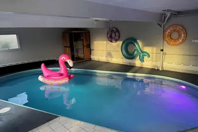 Image de Creekside 3-bedroom house with heated indoor swimming pool in Cogan Station