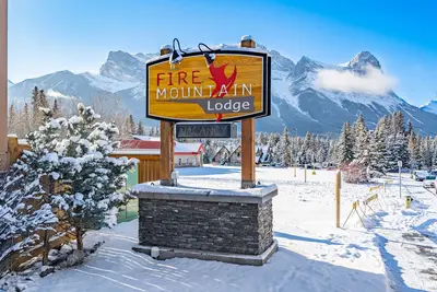 Image de Condo confortable avec vue sur la montagne de plus de 1 000 m², bain à remous, salle de fitness