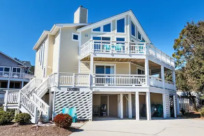 Image de 738, Newmania / Oceanside, 5 chambres, 6. 5 salles de bain