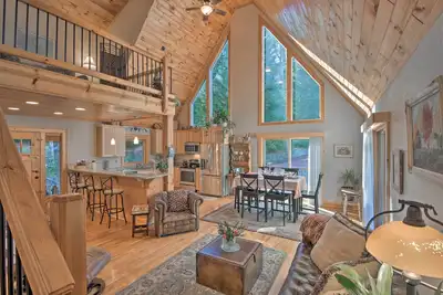 Image de Nouveau! Spacieux Lake Santeetlah Cottage w / Lake Views