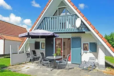 Image de Modern Holiday Home at a Typical Dutch Canal, Close to the Lauwersmeer