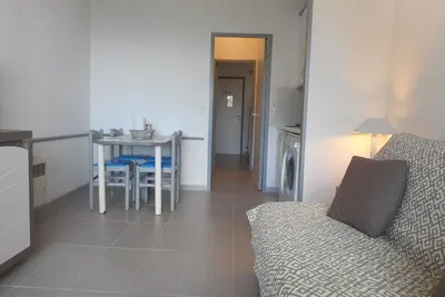 Image de Studio Rénové en Bord de Mer avec Terrasse, Parking et Wifi à Villeneuve-Loubet