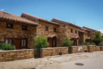 Image de Dans la maison Rajalhondo, vous pouvez profiter d'un patio avant avec barbecue et mobilier de jardin