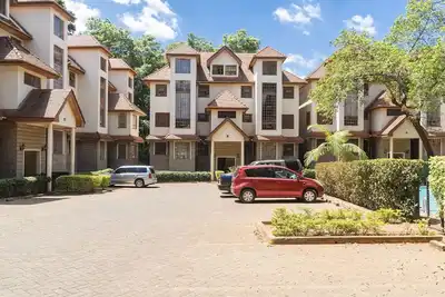 Image de Duplex de 2 chambres luxueusement meublé dans une partie isolée et sereine de Westlands