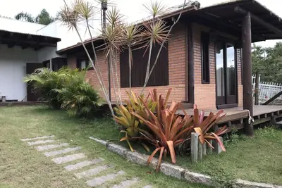 Image de Belle maison à côté du centre rose avec climatisation