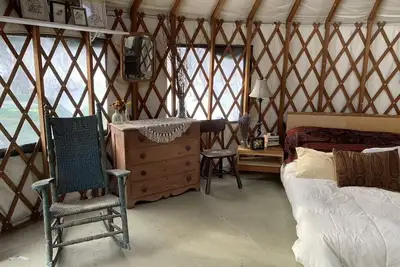 Image de Yourte de montagne confortable sur la ferme biologique