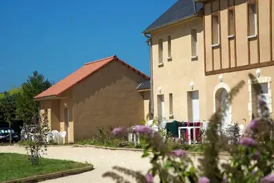 Image de Studio à Montignac | Linge de Lit Inclus + Accès Piscine!