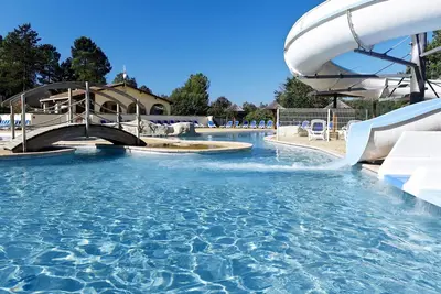 Image de Bon Rapport Qualité-Prix! Maisonnette Avec Accès 2 Piscines