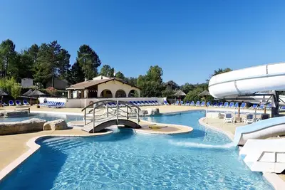 Image de Appart Abordable avec Accès à 2 Piscines! Parking gratuit