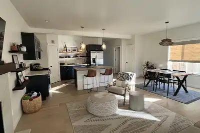 Image de Une maison neuve accueillante dans le centre du centre de l'Oregon