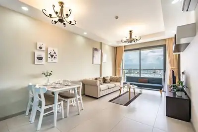 Image de The Goldview Residence - Deluxe Apartments - Salle de sport / piscine et navette aéroport gratuits