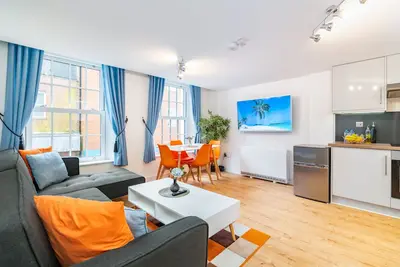 Image de Appartement Central avec 55 '' Smart Tv, Netflix, Amazon Prime Tv, Super King Bed