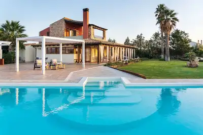 Image de grande villa sicile à louer près de Trapani avec climatisation, piscine, Wi-Fi, à pied de la ville