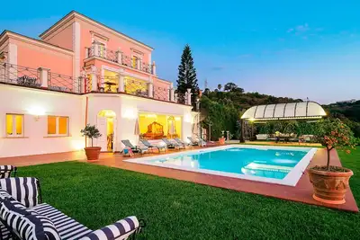 Image de Grande villa de luxe en Sicile à louer sur la côte tyrrhénienne et près de la plage, piscine, climatisation, vue sur la mer, Wi-Fi, à pied de la ville