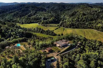 Image de Grande villa toscane près de Florence avec piscine privée et hébergement pour jusqu'à 21 personnes
