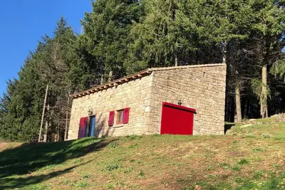 Image de Demeure de caractère en pierre et bois dans une Bergerie nouvellement aménagée.