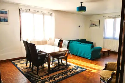 Image de Grand appartement proche centre, piscine et base de loisirs