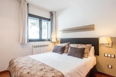 Image de 1 Bedroom Apart (2 adults + 2 children). Alt. 1950 m. Per 2h