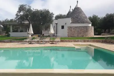 Image de Trulli Avec Piscine La Cedrina