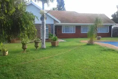 Image de Près du centre-ville et à distance de marche de la foire nationale du Zimbabwe