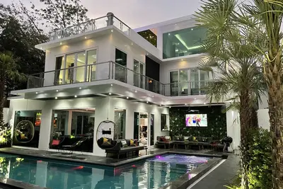 Image de Un complexe unique de Villas de luxe comprennent trois étages Villas avec 4-5 chambres à coucher