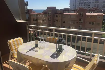 Image de Ensoleillé 1 lit, 1 salle de bain appartement. Balcon exposé sud ouest avec soleil jusqu'à tard.