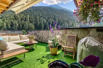 Image de Doug's Mountain Getaway - 'Upper Two Floors'