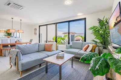 Image de Maison de ville à 50 pieds de la belle plage de Boca Catalina.