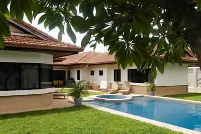 Image de Villa relaxante et spacieuse avec piscine