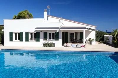 Image de Charmante villa, piscine 97m2, terrasses, 10 min à pied plage de Punta Prima