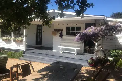 Image de Petit chalet rustique avec jardin