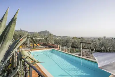 Image de Bel appartement avec bain à remous, Wifi, piscine, Tv, patio, animaux admis et parking