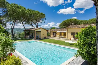 Image de Agréable appartement pour 4 personnes avec piscine, Wifi, Tv, terrasse, animaux admis et parking