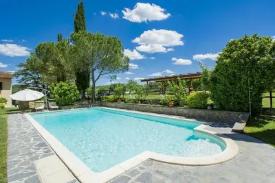 Image de Confortable appartement pour 4 personnes avec piscine, Wifi, Tv, terrasse, animaux admis et parking
