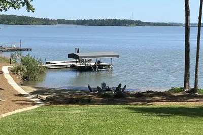 Image de Fantastique maison du lac-Belles vues! Semaine des maîtres disponible.