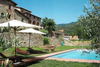 Image de Joli appartement dans une maison de vacances avec piscine, Wifi, Tv et terrasse
