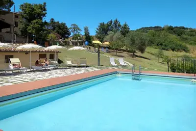 Image de Confortable appartement pour 4 personnes avec Wifi, piscine, Tv, animaux admis et parking
