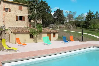 Image de Agréable appartement pour 5 personnes avec piscine, Wifi, Tv, terrasse, animaux admis et parking